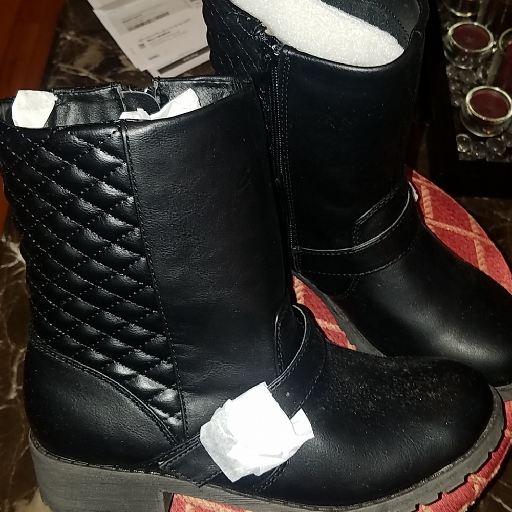 Boots - Picture 2 of 3